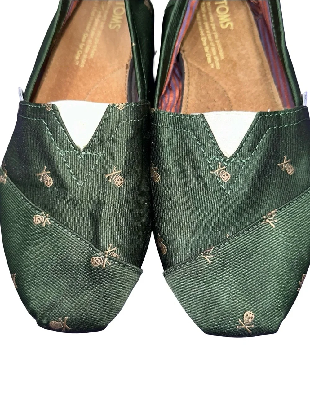 TOMS Green Skull Print Canvas Slip On Flats Women’s Casual Shoes Size 7